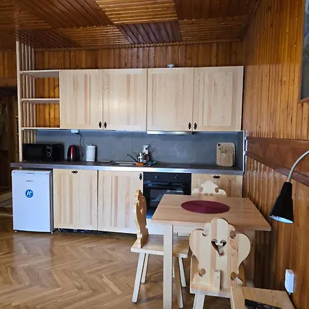 Pod Jesionami Rum i privatbostad *